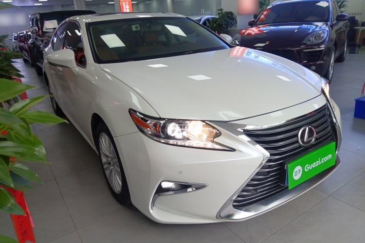 Used Lexus ES 2016 200 Midnight Special Limited Edition Front Right 45 Deg