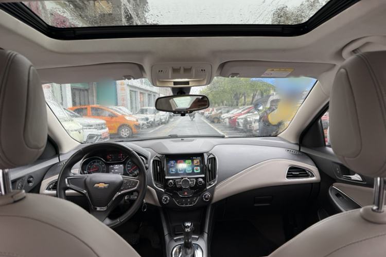 Used Chevrolet Cruze 2015 1.4T DCG Luxury Edition Interior 4