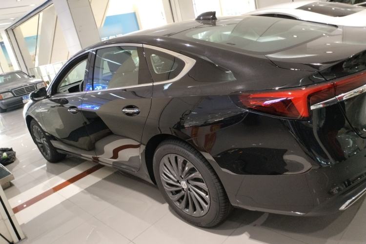 Used Buick LaCrosse 2025 28T Platinum Edition