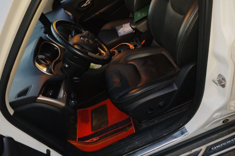 Used Jeep Cherokee 2017 2.0L Superior Edition