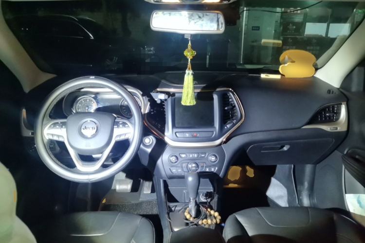 Used Jeep Cherokee 2017 2.0L Superior Edition Center Console