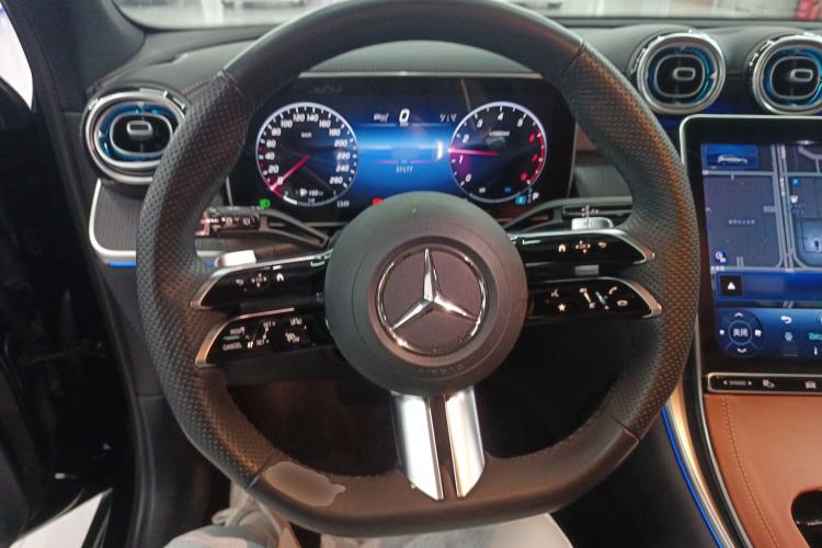 Used Mercedes-Benz GLC 2023 Facelift GLC 260 L 4MATIC Luxury Version 5 Seats
