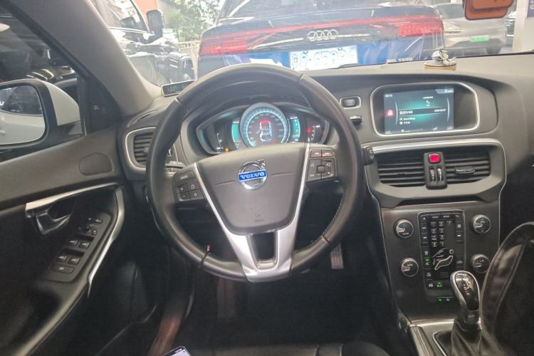 Used Volvo V40 2016 T4 Smart Luxury Edition