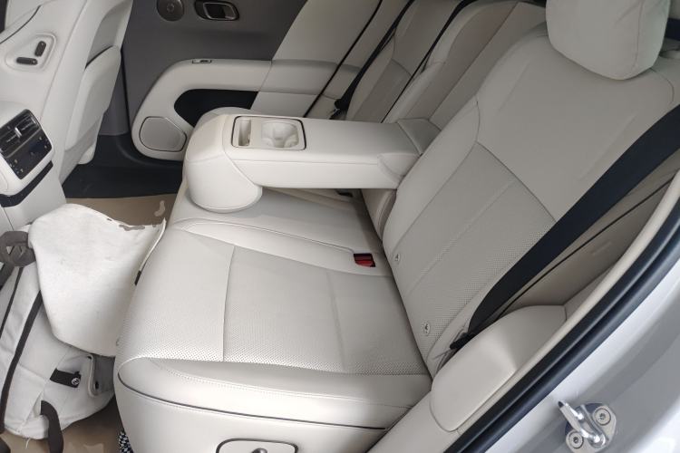 Used Li Auto i6 2025 Model Two-Wheel-Drive Standard Type
