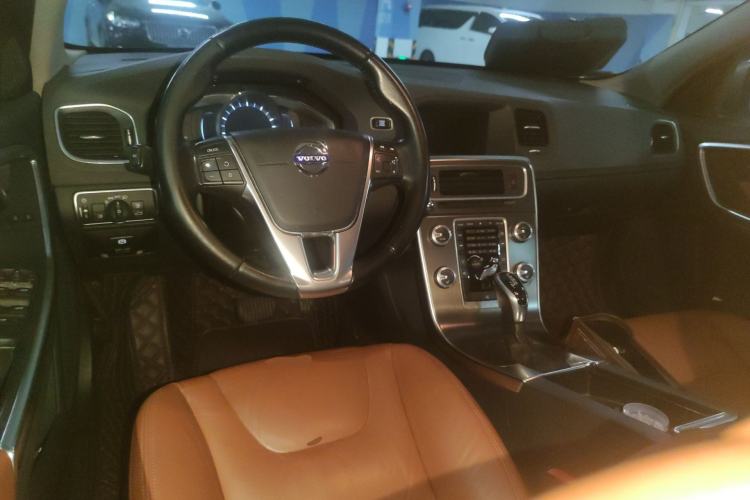 Used Volvo S60 2014 S60L T5 Intelligent Drive Edition Center Console