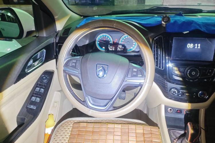 Used Baojun 730 2014 1.5L manual luxury trim 7 seats
