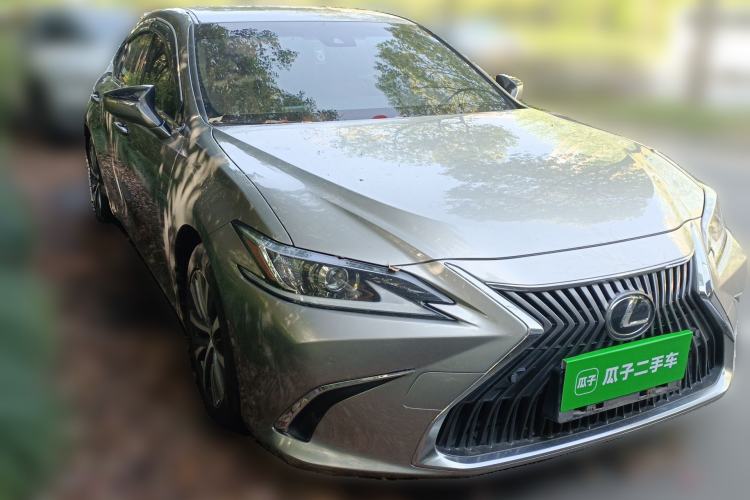 Used Lexus ES 2018 200 Excellence Edition China V Standard Front Right 45 Deg