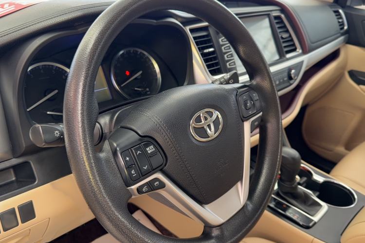 Used Toyota Highlander 2015 2.0T Two-Wheel Drive Elite Edition 5 Seats Interior 2