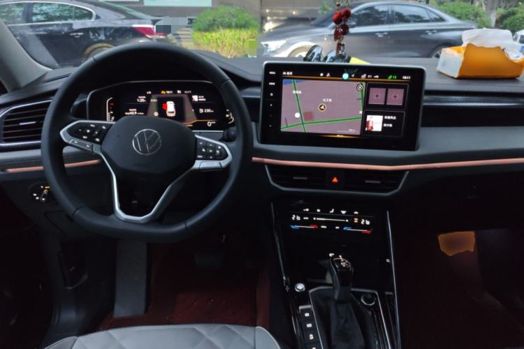 Used Volkswagen Tayron 2024 330TSI Two-Wheel Drive Luxury Plus Advanced Version Center Console