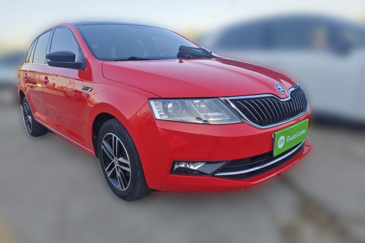 Used Skoda Rapid Spaceback 2018 1.6L Automatic Sport Edition Front Right 45 Deg