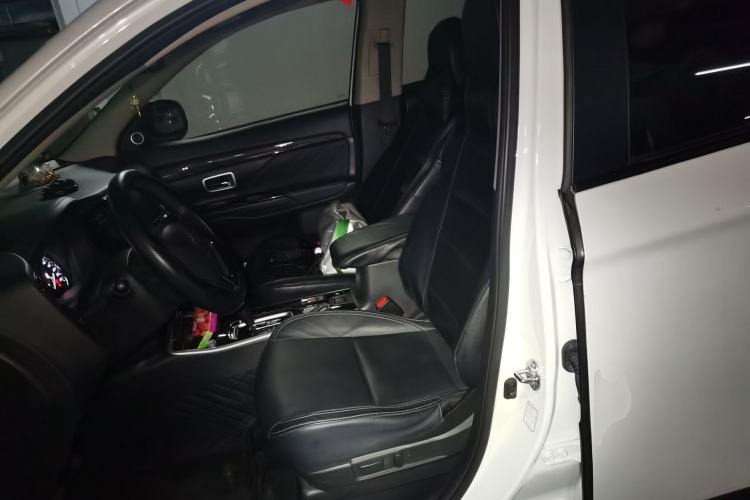 Used Mitsubishi Outlander 2019 2.0L Two-Wheel Drive Comfort Edition 7-Seater China VI Standard Left Front Seat