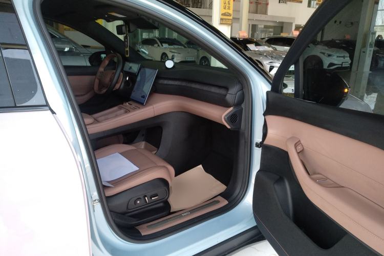 Used Nio ES6 2024 75 kWh Right Front Seat