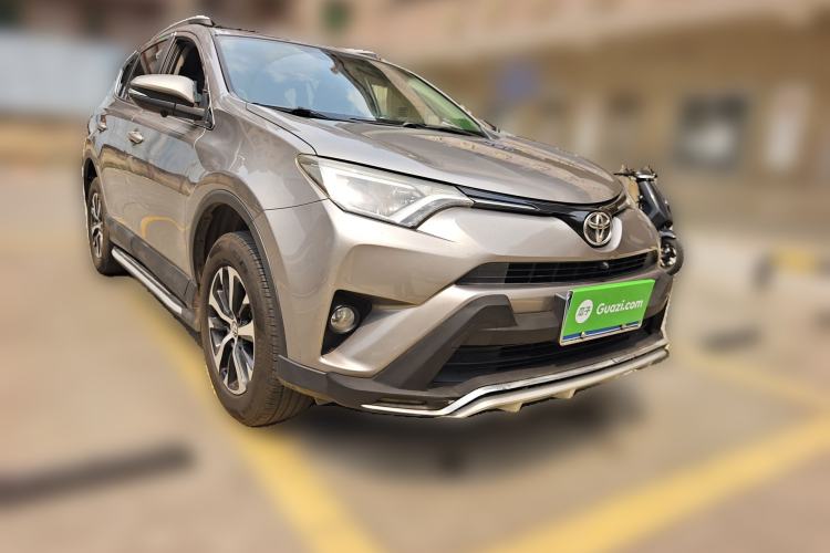 Used Toyota RAV4 2016 2.0L CVT Two-Wheel Drive Urban Edition China V Standard Front Right 45 Deg