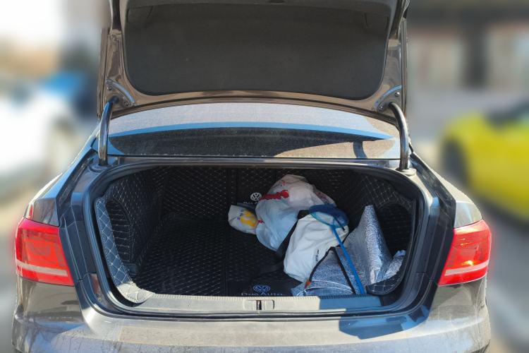 Used Volkswagen Magotan 2013 1.8TSI Premier Model Trunk