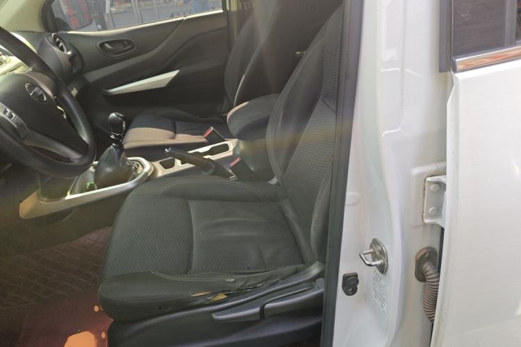 Used Nissan Navara 2021 2.5L Facelift Manual Two-Wheel Drive Comfort Version QR25
