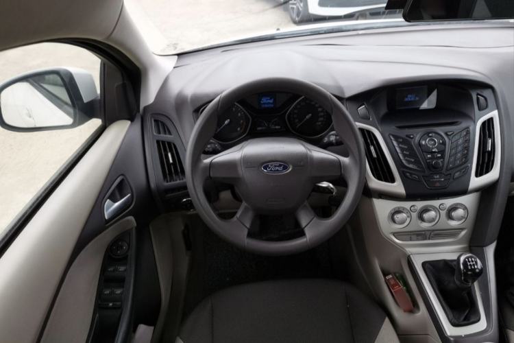 Used Ford Focus 2012 Sedan 1.6L Manual Comfort Model
