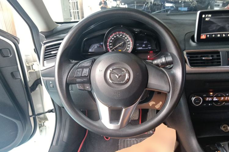 Used Mazda Mazda 3 Axela 2014 Sedan 1.5L Automatic Luxury Model
