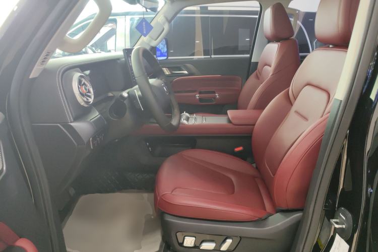 Used Tank 300 2025 2.0T Challenger
