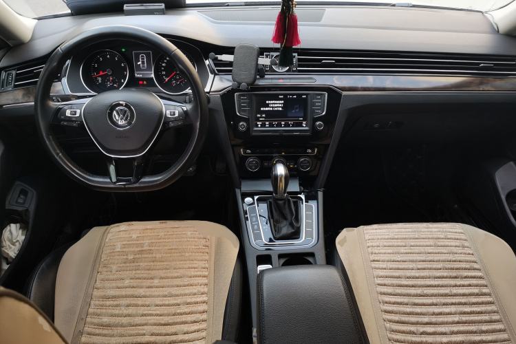 Used Volkswagen Magotan 2017 330TSI DSG Luxury Model Center Console