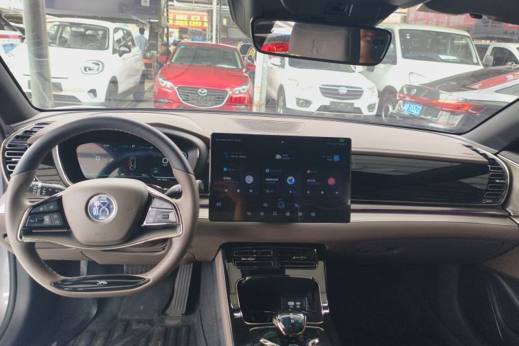 Used BYD Han 2023 EV Champion Edition 605KM Front-Drive Premium Model Center Console