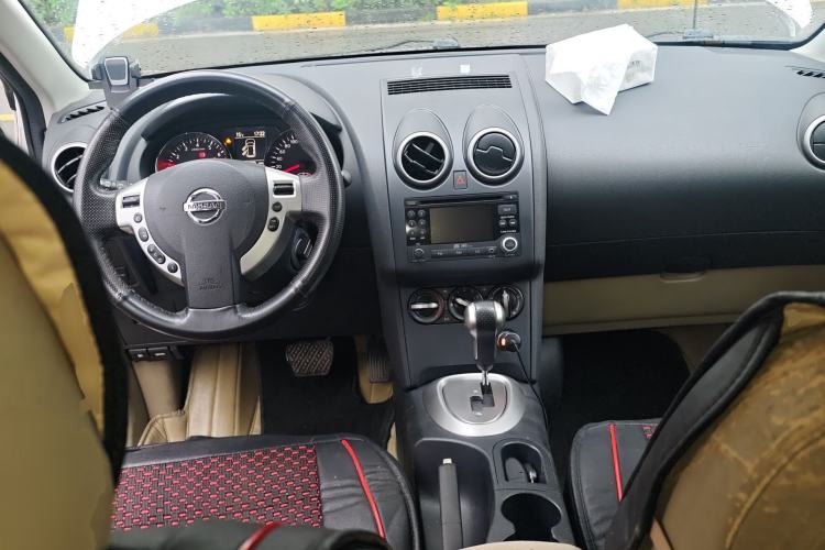 Used Nissan Qashqai 2012 2.0 XL Fire CVT 2WD Center Console