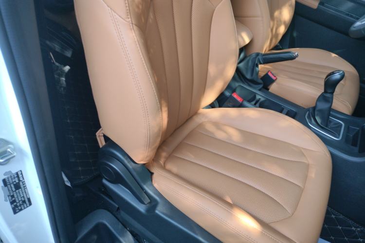 Used BAW Ruisheng Ace M7 2025 2.0L Manual Long Wheelbase Luxury Version 9 Seats Right Front Seat