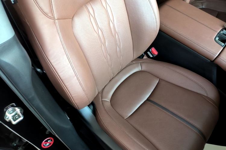 Used Honda UR-V 2020 370TURBO Two-Wheel Drive Luxury Edition Right Front Seat