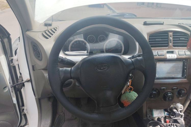 Used Huatai Santa Fe Classic 2012 2.0L Gasoline Manual Two-Wheel Drive with Sunroof
