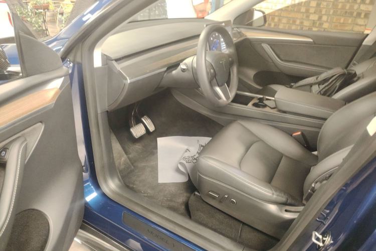 Used Tesla Model Y 2021 Long-Range All-Wheel-Drive Version 3D7
