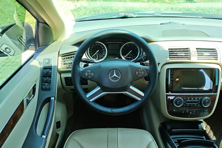 Used Mercedes-Benz R-Class 2010 R 350 L 4MATIC Steering Wheel