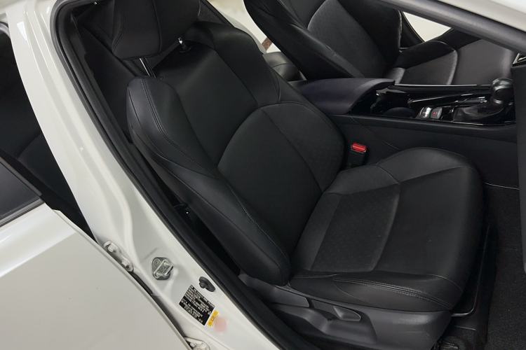 Used Toyota IZOA 2018 2.0L Yichi Edition China V Standard