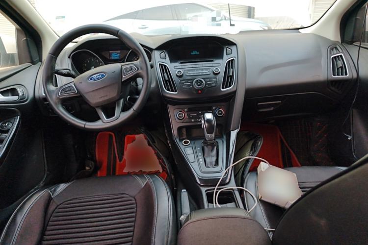 Used Ford Focus 2015 Sedan EcoBoost 125 Automatic Supreme Style Edition Center Console