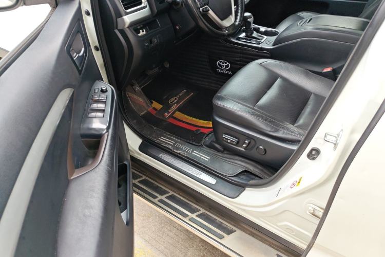 Used Toyota Highlander 2015 2.0T Four-Wheel Drive Luxury Edition 7-Seater Driver Seat