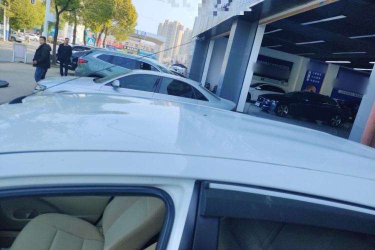 Used Toyota YARiS L Zhi Xuan 2015 1.5E Automatic Charm Edition Roof