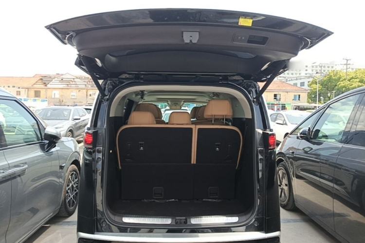 Used Denza D9 2024 DM-i 1050 Luxury Model
