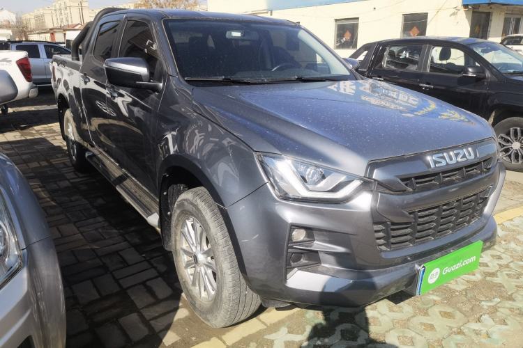 Used Isuzu D-MAX 2023 2.5T Manual Two-Wheel Drive Diesel Flagship Version with Long Wheelbase

