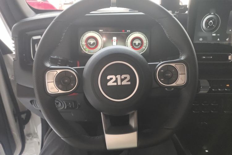 Used 212 T01 2024 2.0T Mechanic
