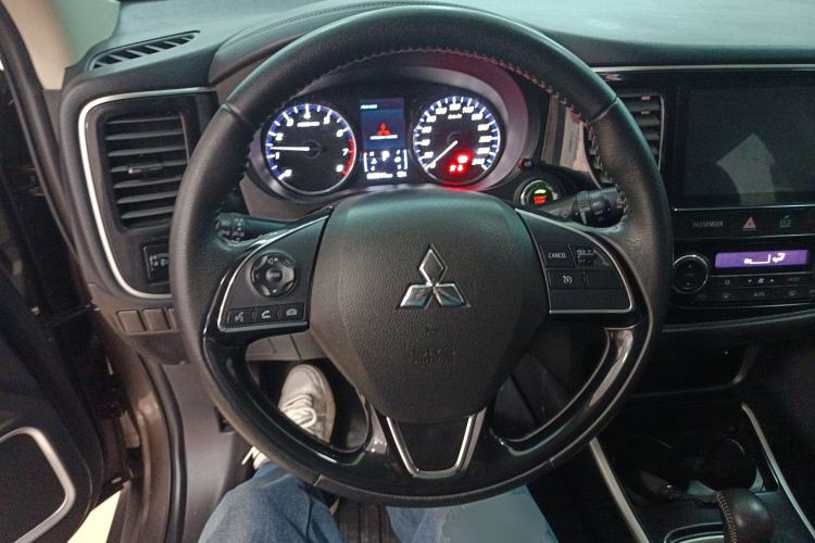 Used Mitsubishi Outlander 2019 2.0L Two-Wheel Drive Comfort Edition 5 Seats China V Standard
