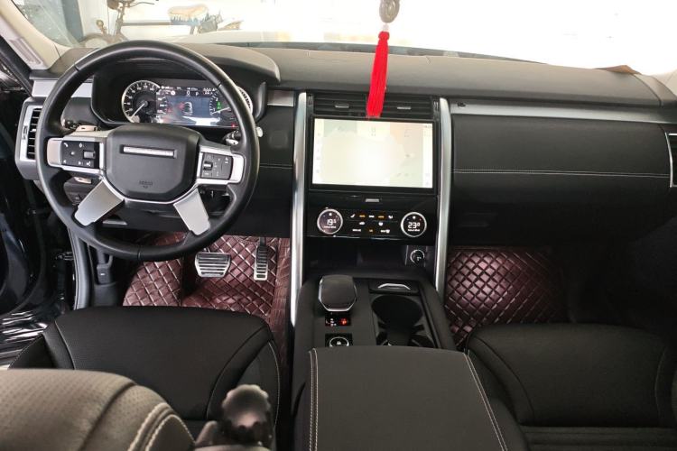 Used Land Rover Discovery 2023 360 PS R-Dynamic S Center Console