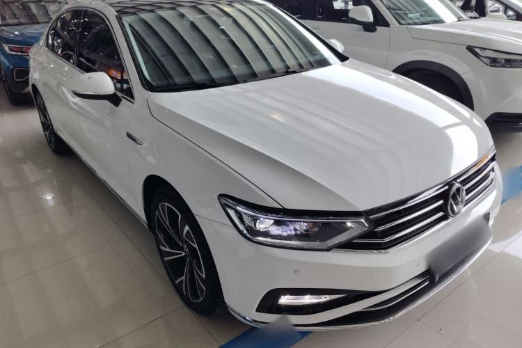 Used Volkswagen Magotan 2020 330TSI DSG Luxury Edition Front Right 45 Deg