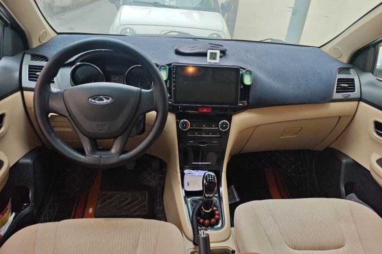Used Chery E3 2015 1.5L Manual Fashion Model Center Console