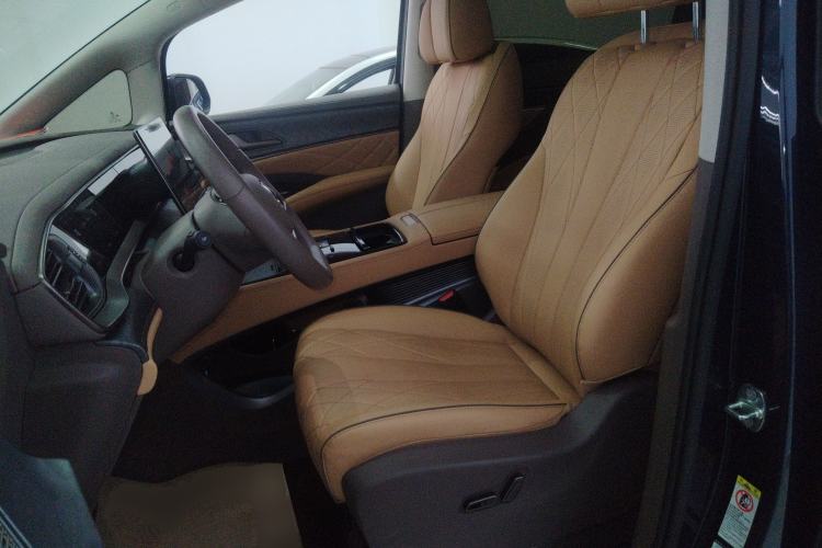 Used Denza D9 2023 DM-i 965 Luxury Model Left Front Seat