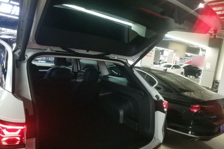 Used Volkswagen Tavendor 2023 380TSI Four-Wheel Drive R-Line Cruise Edition Trunk