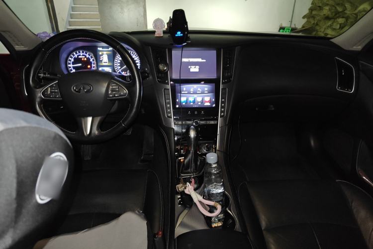 Used Infiniti Q50L 2015 2.0T Enjoyment Edition Center Console