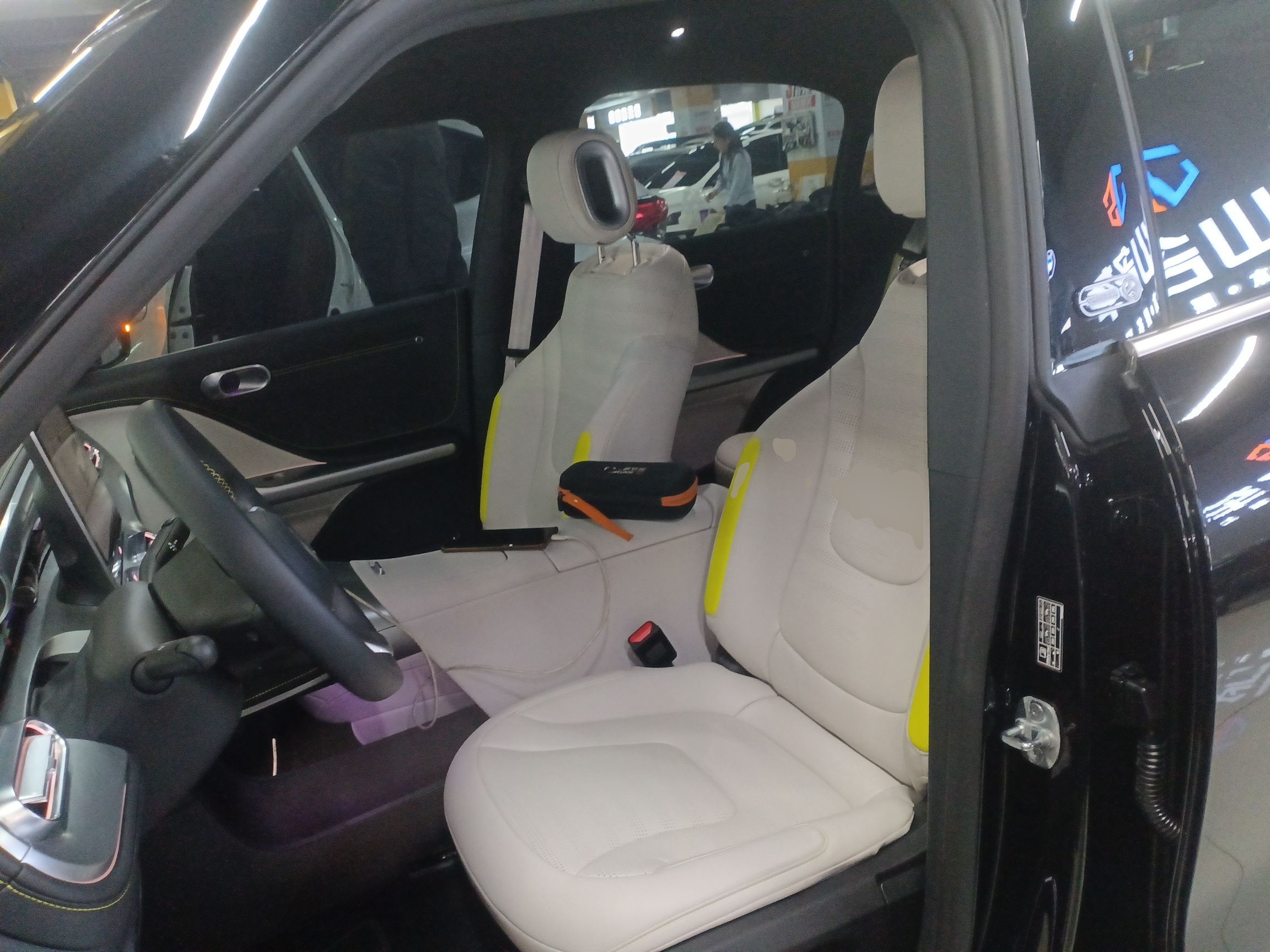 Переднее сиденье в автомобиле