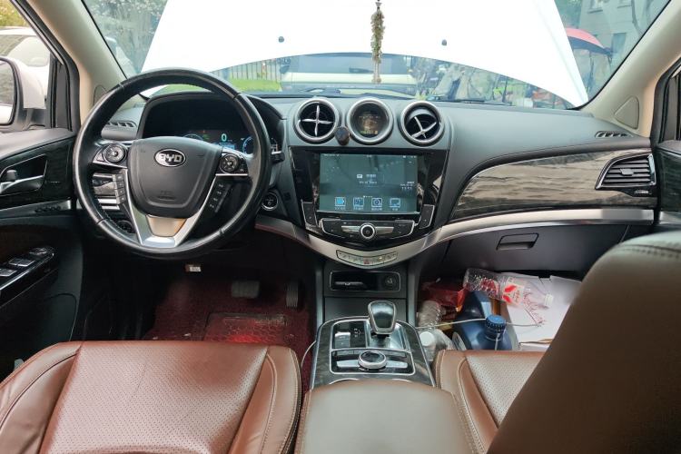 Used BYD Tang New Energy 2015 2.0T Four-Wheel-Drive Flagship Model Center Console