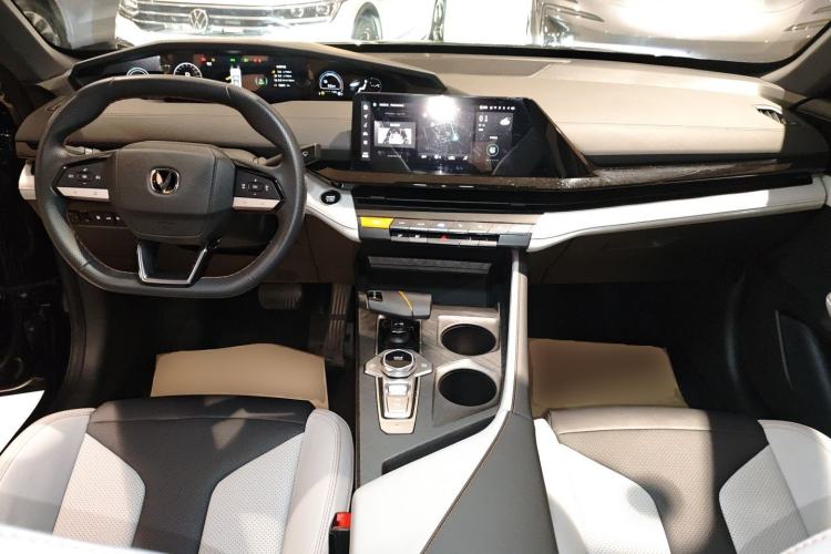 Used CHANGAN UNI-V iDD 2024 Blue Whale Smart Electric iDD 136km ZhiKu Model
