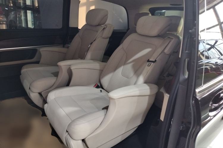 Used Mercedes-Benz V-Class 2022 V 260 Avantgarde Edition
