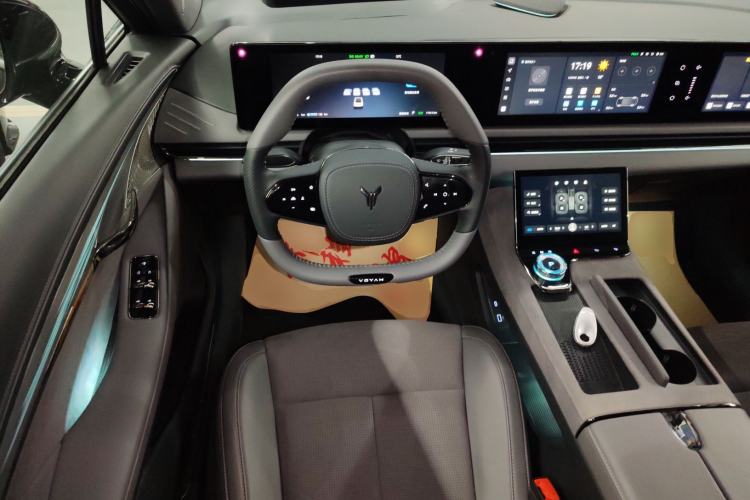 Used VOYAH PASSION 2024 PHEV Four-Wheel Drive Ultra-Long Range Executive Edition Steering Wheel