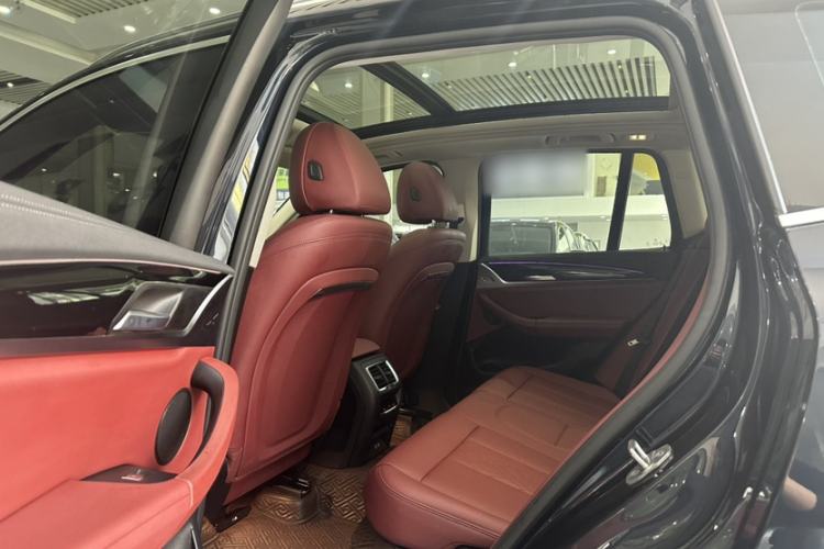 Used BMW X3 2022 xDrive25i M Sport Package Interior 4